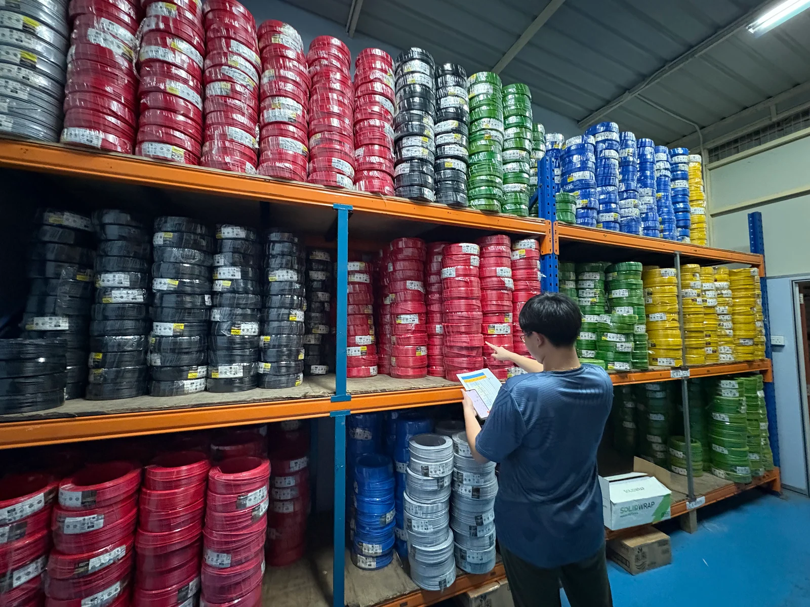 Persediaan Southern Cable di gudang Vertex di Batam